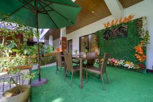 Restaurace v ubytování Jurias Garden Hotel