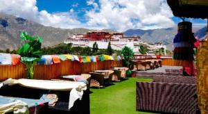 a resort with chairs and a fence and a building at City Comfort Inn Lhasa Potala Palace Scenic View in Lhasa