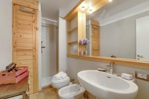 Ένα μπάνιο στο Abeti Mountain View - Happy Rentals