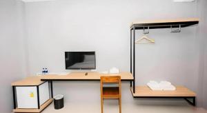 a room with a desk with a computer and a chair at No.89 Boutique Hotel in Ban Khao Din