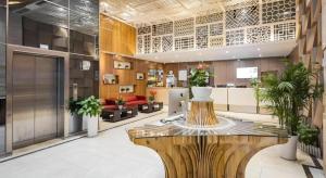 a lobby with a reception desk in a building at GreenTree Alliance Hotel Chengdu Wenjiang University Town in Chengdu