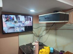 Μια τηλεόραση ή/και κέντρο ψυχαγωγίας στο Hotel O Shubham Paradise