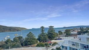 vista di una cassa d'acqua con imbarcazioni di Ocean Jewel a Ettalong Beach