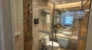 a bathroom with a toilet and a sink and a shower at Vienna Hotel Guangdong Huiyang Qiuchang Yingbin Road in Huizhou +113 photos