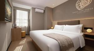 Ένα ή περισσότερα κρεβάτια σε δωμάτιο στο Shell Hotel Beijing Shunyi District Shunyi Metro Station