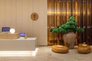 TV a/nebo společenská místnost v ubytování JI Hotel Shenzhen Shennan Avenue Huaqiang