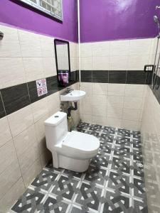 Ένα μπάνιο στο Amani guesthouse