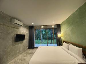 Телевизор и/или развлекательный центр в COCO Home 2 โคโค่โฮม เฟส 2 +26 фотографий