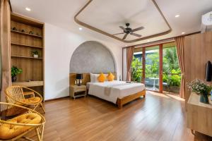 a bedroom with a bed and a ceiling fan at An Bang Sunset House in An Bàn (2) +33 photos