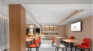 O bucătărie sau chicinetă la Borrman Hotel Guilin Two Rivers and Four Lakes Beiji Plaza