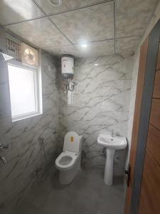 Et badeværelse på The Velvet Rooms