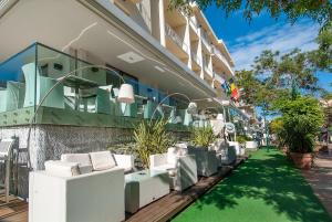 En terrasse eller udendørsområde på Hotel Lido