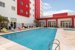 Kolam renang di atau dekat dengan Ramada Encore By Wyndham Tangier
