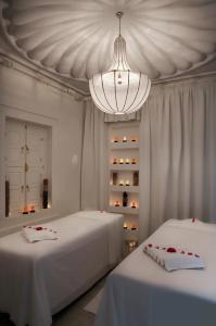 Postel nebo postele na pokoji v ubytování Dar Rhizlane, Palais Table d'hôtes & SPA