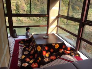 Χώρος καθιστικού στο わくわく自然体験の宿ゲストハウス山楽