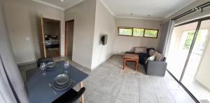 Kuchyň nebo kuchyňský kout v ubytování Spacious Suite Somerset West