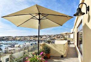 Gallery image of Seagull Penthouse Marsaxlokk in Marsaxlokk