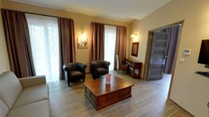 A television and/or entertainment centre at Maya Panzio-Rezidencia