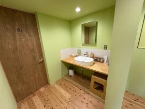 Fotografie z fotogalerie ubytování 3名様まで宿泊可 1棟貸し加持ノ宿 離れ v destinaci Kuroshio