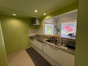 Kuchyň nebo kuchyňský kout v ubytování 3名様まで宿泊可 1棟貸し加持ノ宿 離れ