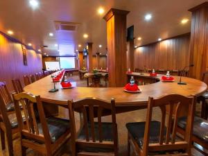 Un restaurant sau alt loc unde se poate mânca la Asia Hotel