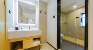 Ένα μπάνιο στο City Comfort Inn Wuhan Badajia Heping Park Metro Station +89 φωτογραφίες