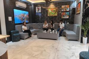 Posezení v ubytování FabHotel Yatri Nivas - Assi Ghat