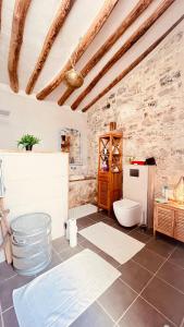 a bathroom with a white toilet in a room at GP Cortijo Palmera 