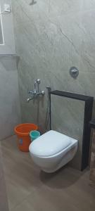 Ένα μπάνιο στο Oscar club farmhouse and Resorts