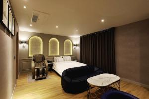 Postel nebo postele na pokoji v ubytování Gunsan Mari Gyeongjang branch