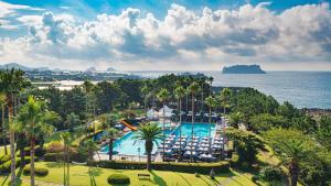 Swimmingpoolen hos eller tæt på Kensington Resort Seogwipo