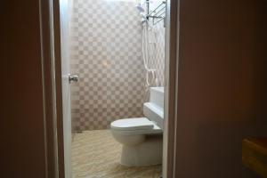 Phòng tắm tại Addu Scuba Dive