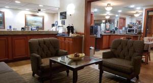 Η κουζίνα ή μικρή κουζίνα στο Airport Inn