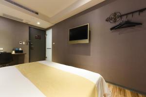 TV a/nebo společenská místnost v ubytování Blue Coast Hotel