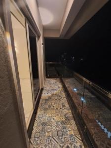 Piscina de la sau aproape de Adi's Villa