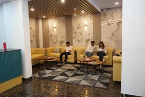 Khách lưu trú tại FabHotel Prime SN Blue