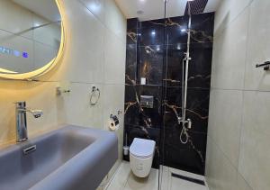 Koupelna v ubytování Petit cocon moderne à Akid Lotfi + 17 fotografií