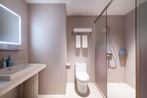 Phòng tắm tại Hanting Hotel Shenzhen Shiyan Bus Station