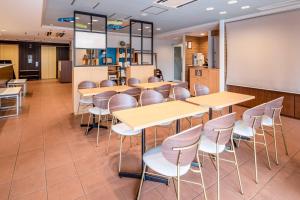 Restaurace v ubytování Comfort Hotel Narita + 37 fotografií