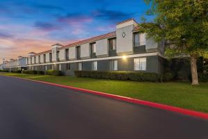 Clădirea în care este situat/ăhanul