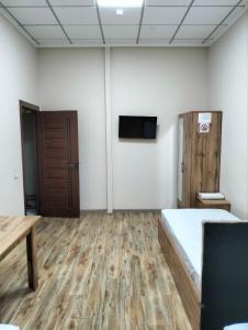 Μια τηλεόραση ή/και κέντρο ψυχαγωγίας στο Yangi Sergeli