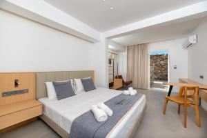 Ένα ή περισσότερα κρεβάτια σε δωμάτιο στο Ξενοδοχείο Νίκος +120 φωτογραφίες