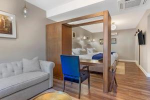 O zonă de relaxare la The Colonial Inn, an Ascend Collection Hotel