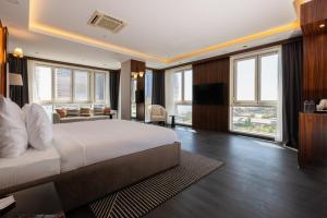 a hotel room with a bed and a television at La Quinta By Wyndham Istanbul Kartal in Istanbul