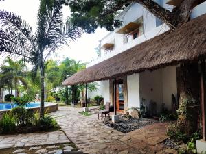 Acacia Tree Garden Hotel tesisinde veranda veya açık alan