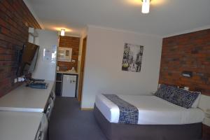 Kuchyň nebo kuchyňský kout v ubytování Coorrabin Motor Inn