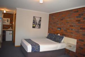 Postel nebo postele na pokoji v ubytování Coorrabin Motor Inn