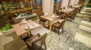 Khu vực ghế ngồi tại New Season Square Hotel