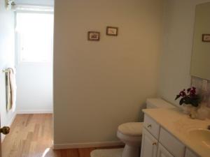 A bathroom at Cleft in the Rock Retreat