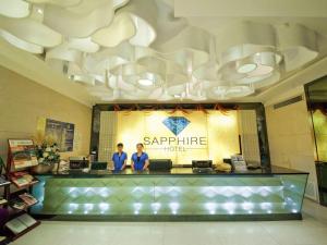 Μέλη του προσωπικού του Guilin Sapphire hotel